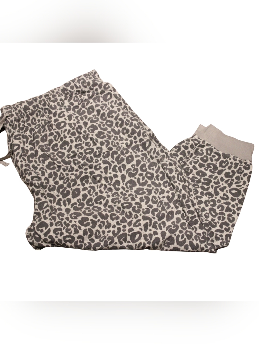 3/$25 🏷 Old Navy Grey Leopard PJ Pants Size 4X
